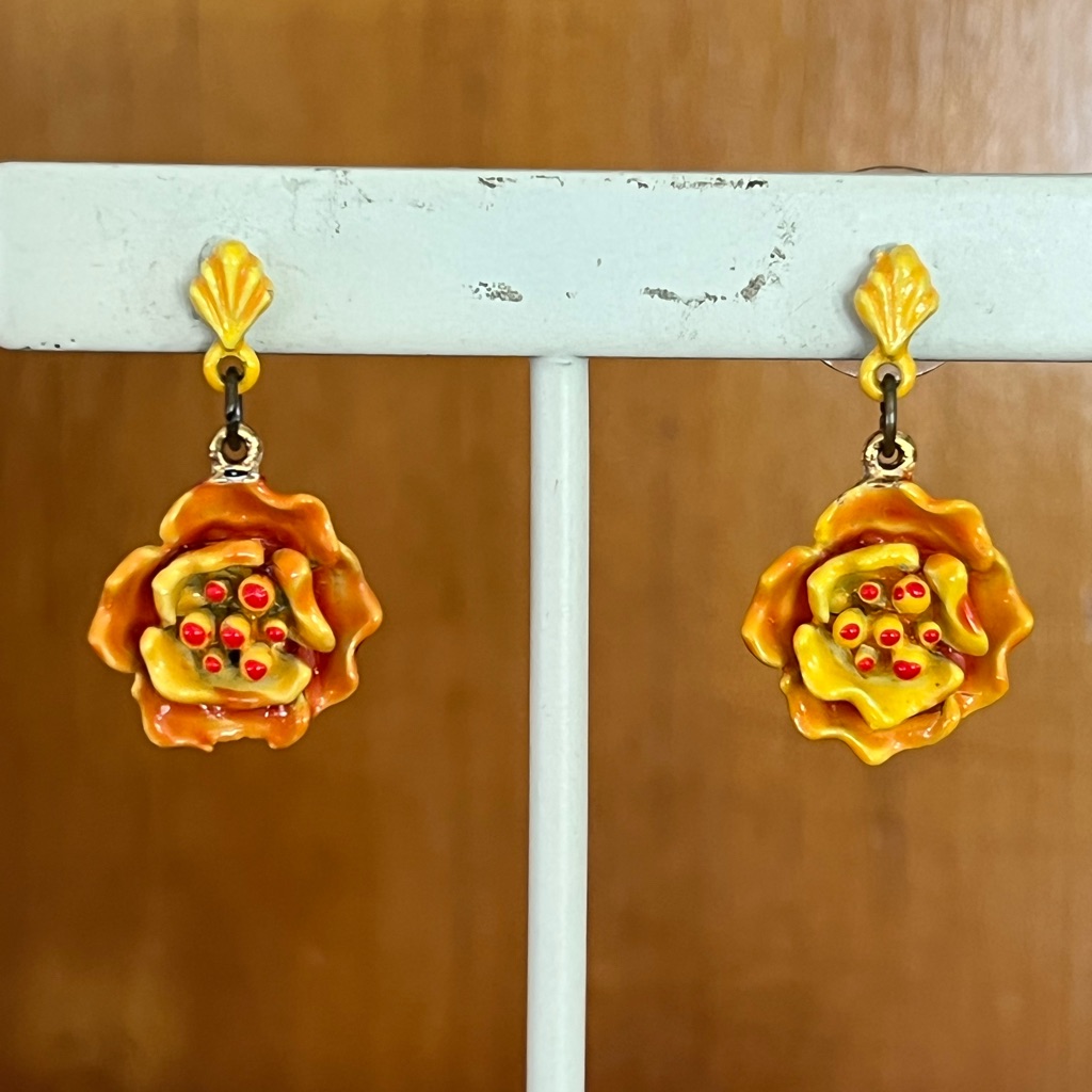 Adorable Vintage Orange And Yellow Metal Flower Post Earrings Signed Art 20$